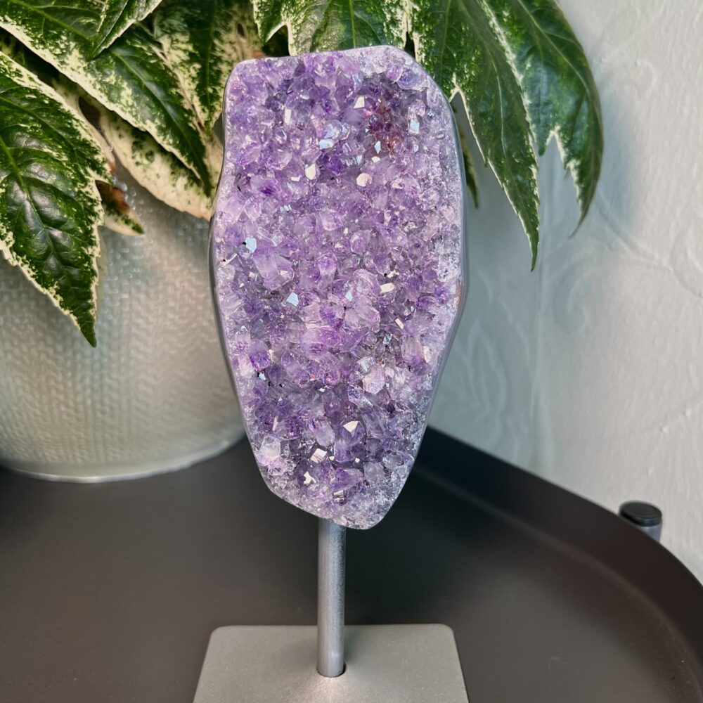 agate on stand druzy