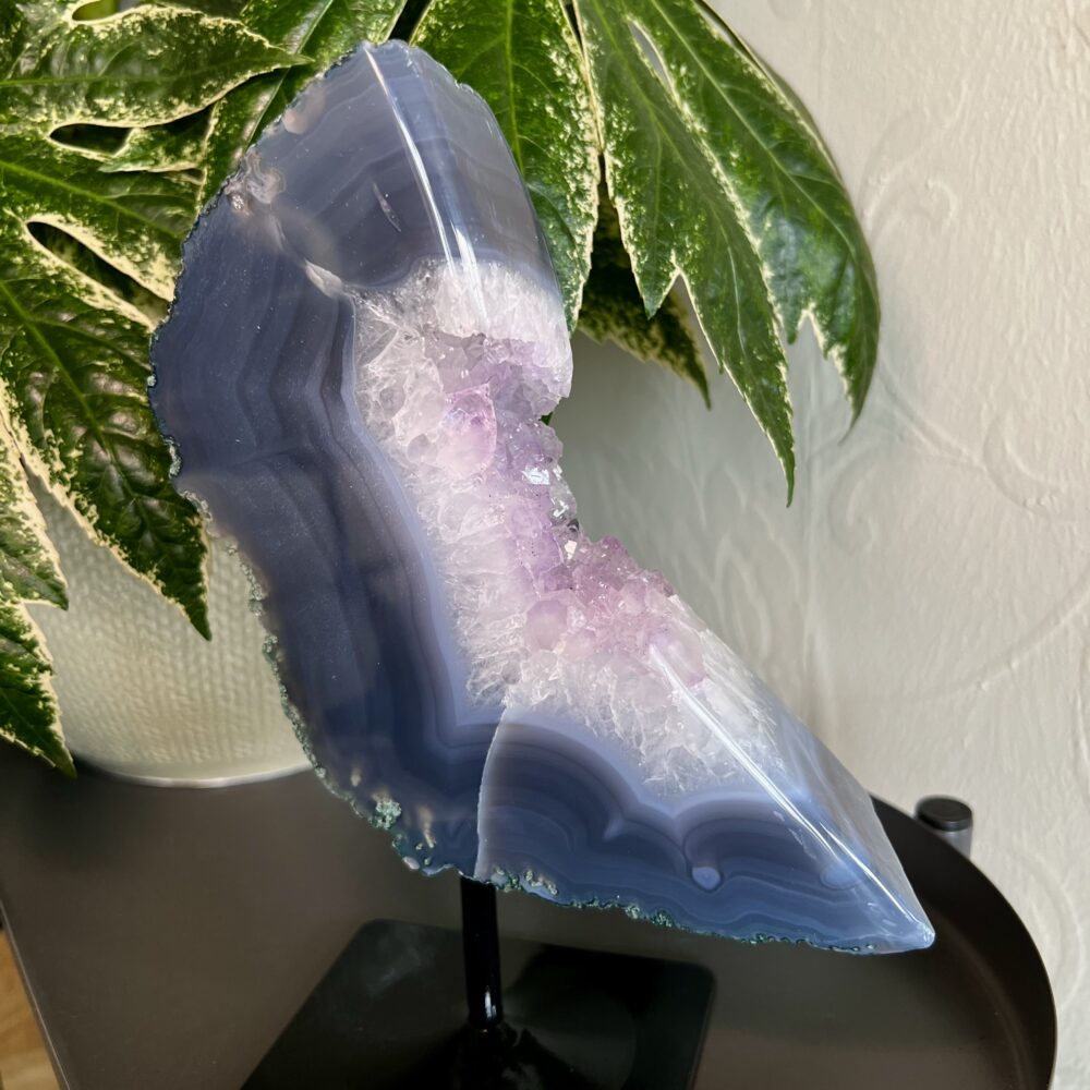 agate on stand large amethyst